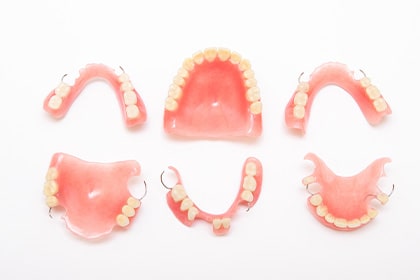 入れ歯治療は歴史が古くポピュラーな治療法です